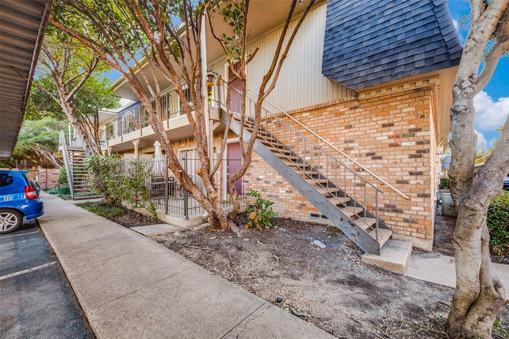 TOWNEOAKS TERRACE CONDOMINIUM - Residential Lease