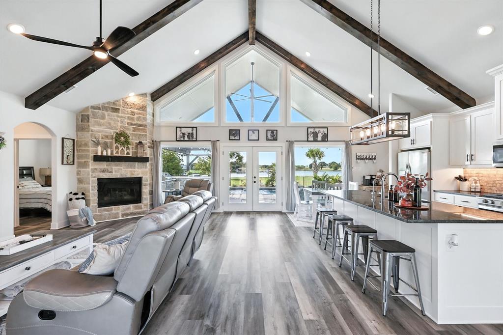 7025 Lake Vista Drive