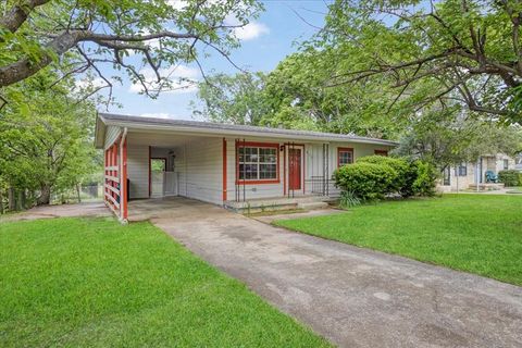 Photo of 1829 Ridgewood Road, Denison, TX 75020 (MLS # 21244486)