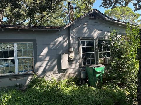 2708 Meaders Avenue Fort Worth TX 76112