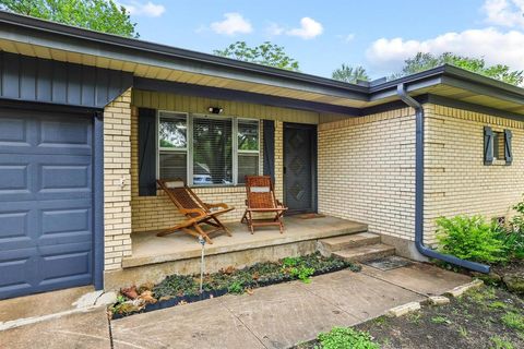 Photo of 813 S Andrews Street, Sherman, TX 75090 (MLS # 21251272)