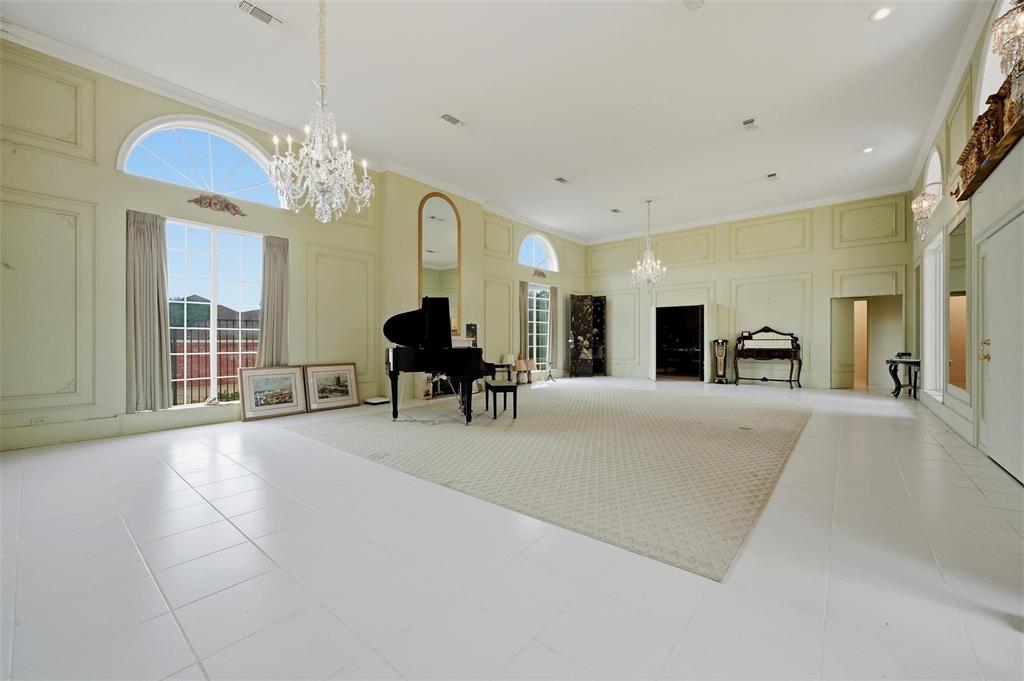 2613 W Cascade Drive