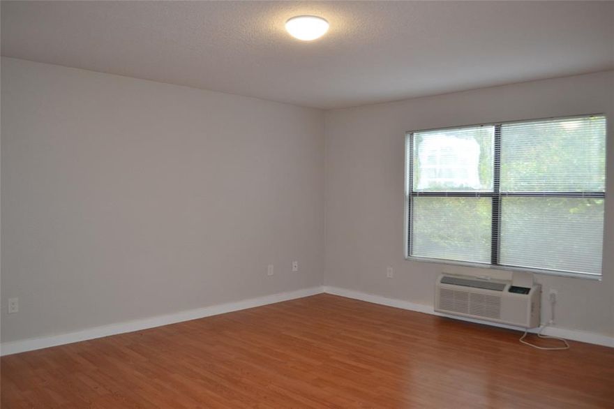 This second-floor studio apartment is perfect for a college student. It's walking distance to UNT and the square. All information is deemed reliable but not guaranteed. Tenant needs to verify information.