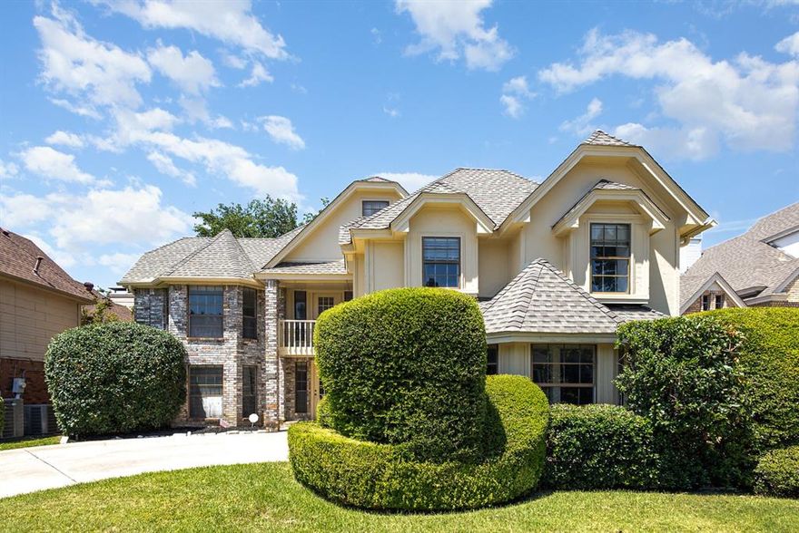 Welcome to 6029 Buffridge Trail, a spacious 4-bedroom, 2.5-bath home nestled in the sought-after Bent Trail neighborhood of
North Dallas. With 2,776 sq ft of living space, this two-story home offers a warm and inviting layout featuring a formal dining
area, a cozy living room with a fireplace, and a versatile flex space perfect for a home office or second living area. The
kitchen includes a breakfast nook and plenty of storage. Upstairs, you’ll find additional bedrooms, a full bath, and a bonus
room with its own fireplace—ideal for a game room, studio, or private retreat. The home also features stair access to a large, floored attic for extra storage. Enjoy the quiet backyard with mature trees and a comfortable patio.
Located in Plano ISD, this home combines space, flexibility, and a prime location.