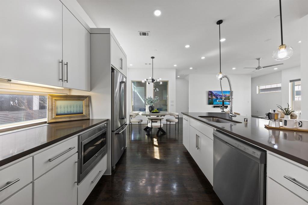 1915 Summit Avenue 2