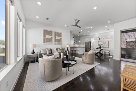 Photo of 1915 Summit Avenue #2, Dallas, TX 75206 (MLS # 21211779)