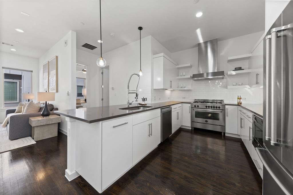 1915 Summit Avenue 2