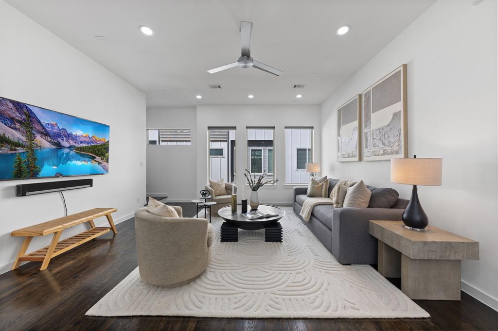 1915 Summit Avenue 2