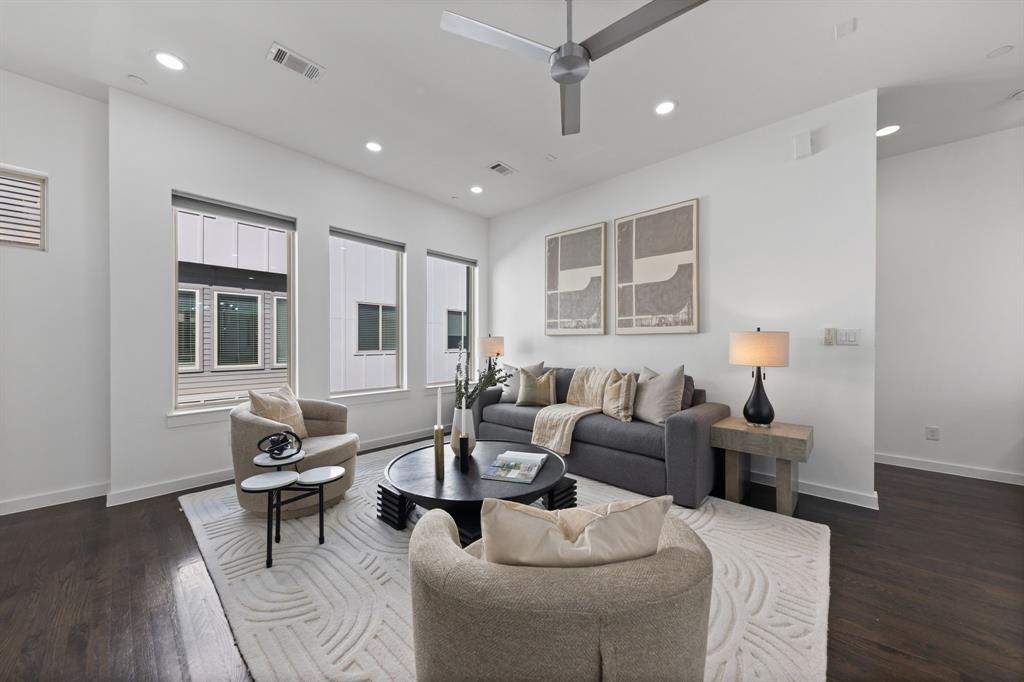 1915 Summit Avenue 2