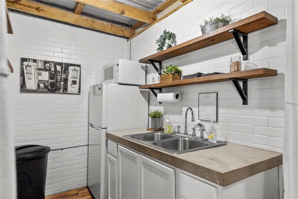 A0510 HILLER JOSEPH - Commercial Sale