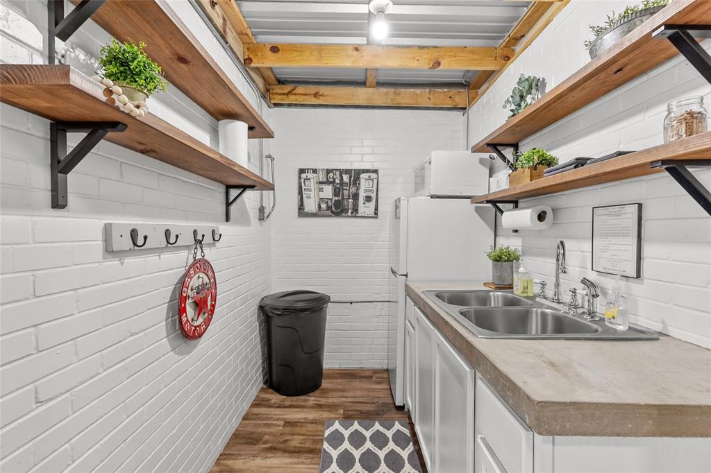 A0510 HILLER JOSEPH - Commercial Sale