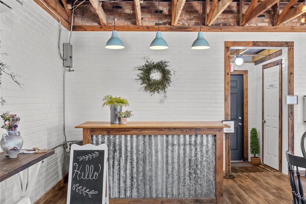 A0510 HILLER JOSEPH - Commercial Sale