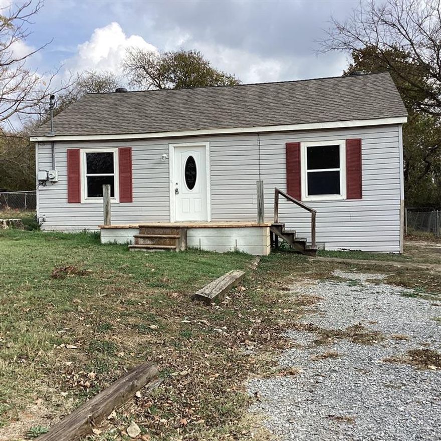 Superb home for first timer's or downsizer's. Vinyl sided home on interior lot. Chain link fenced backyard with small covered deck area. Room for a pool if needed!! Updates include, new stove, microwave, dishwasher and new living room carpeting. Updated HVAC and Water heater.  Roof is approx. 5 years old. Beautiful wood floors in kitchen and dining area. Split bedrooms. Large eat in kitchen with breakfast bar area.  Title is open at Grayson Title in Denison, please don't change. This is in an estate and probate has been completed.