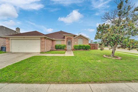 Photo of 2207 Hickory Wood Trail, Arlington, TX 76018 (MLS # 21249805)