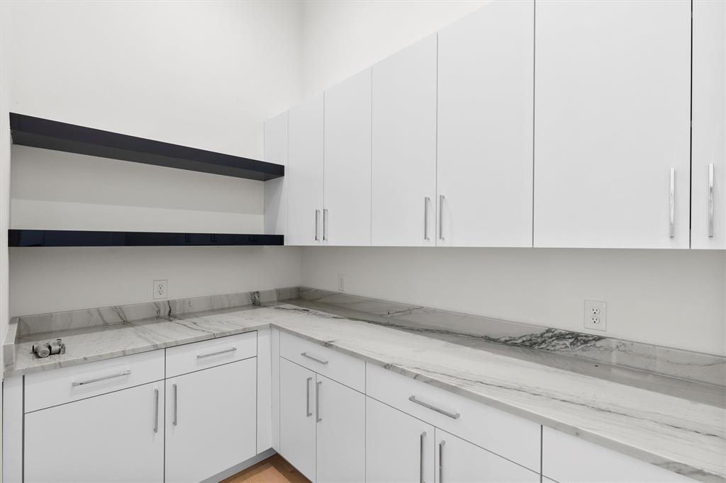 EUDORA ESTATES NO 3 - Residential Lease