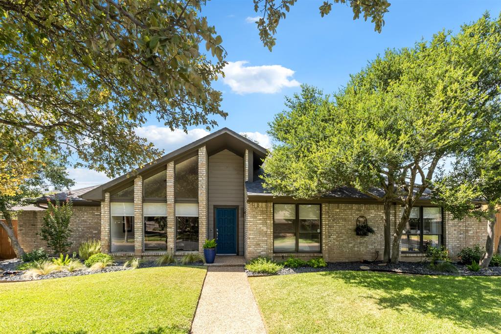 6803 Fernshaw Drive