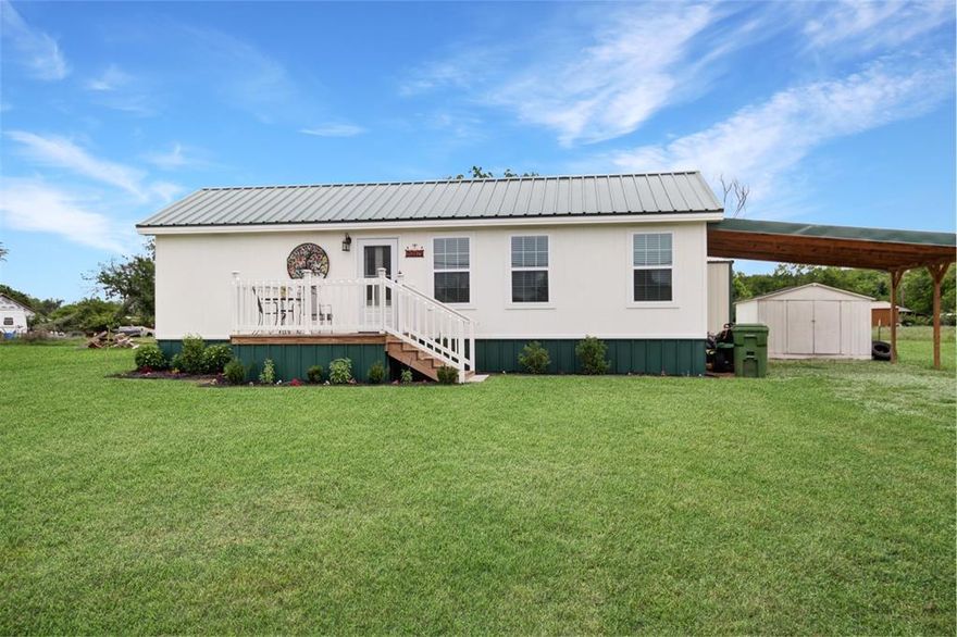 Looking for low maintenance, quiet living? Look no further. This wood frame home is super efficient with low electric and water bills. Sitting on double lots gives more room but still manageable on lawn care. Brazos River getaway, investment property or primary residence, welcome home!