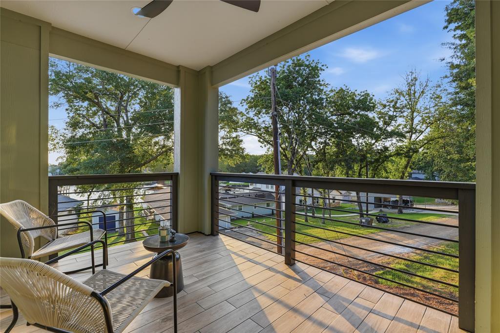 2150 Lakeview Drive