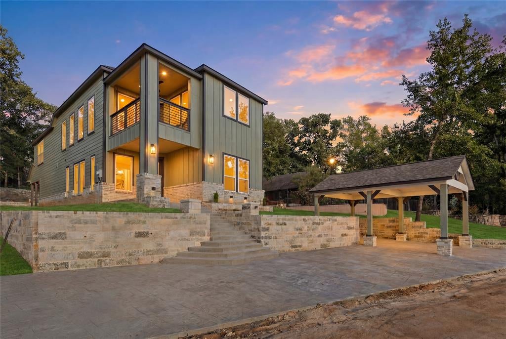 2150 Lakeview Drive