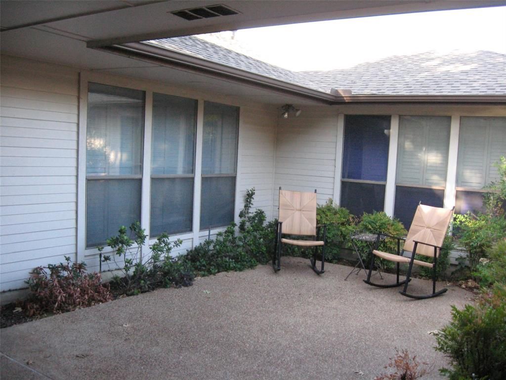 Photo of 5200 Ledgestone Drive, Fort Worth, TX 76132 (MLS # 21279295)