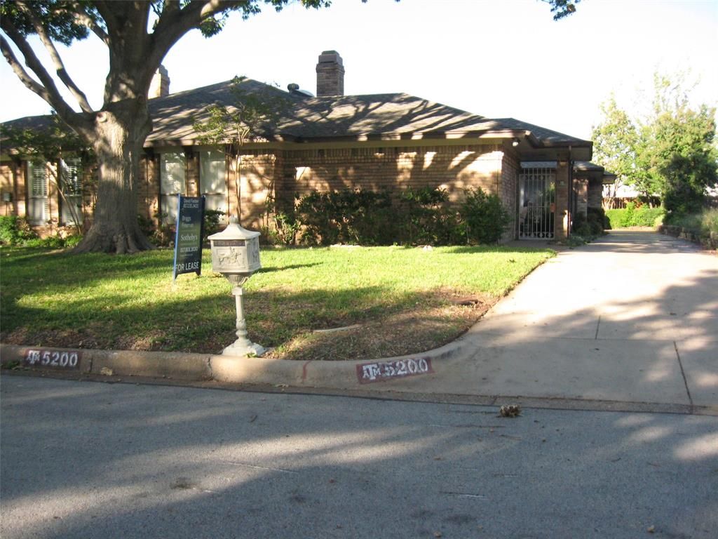 Photo of 5200 Ledgestone Drive, Fort Worth, TX 76132 (MLS # 21279295)