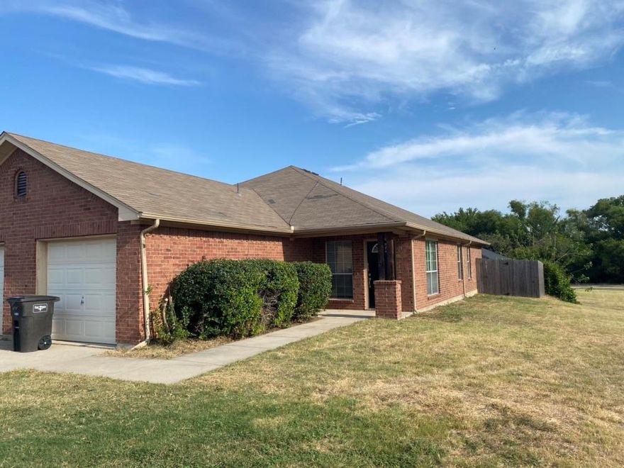 Partially rented, built in 2007 3-2-1 full duplex in CROWLEY ISD! Open floor plan features vaulted ceiling, ceiling fans, breakfast bar open to
living, from kitchen.  Seperate utility are off
kitchen. Privacy fenced yard with open patio & sprinkler system!