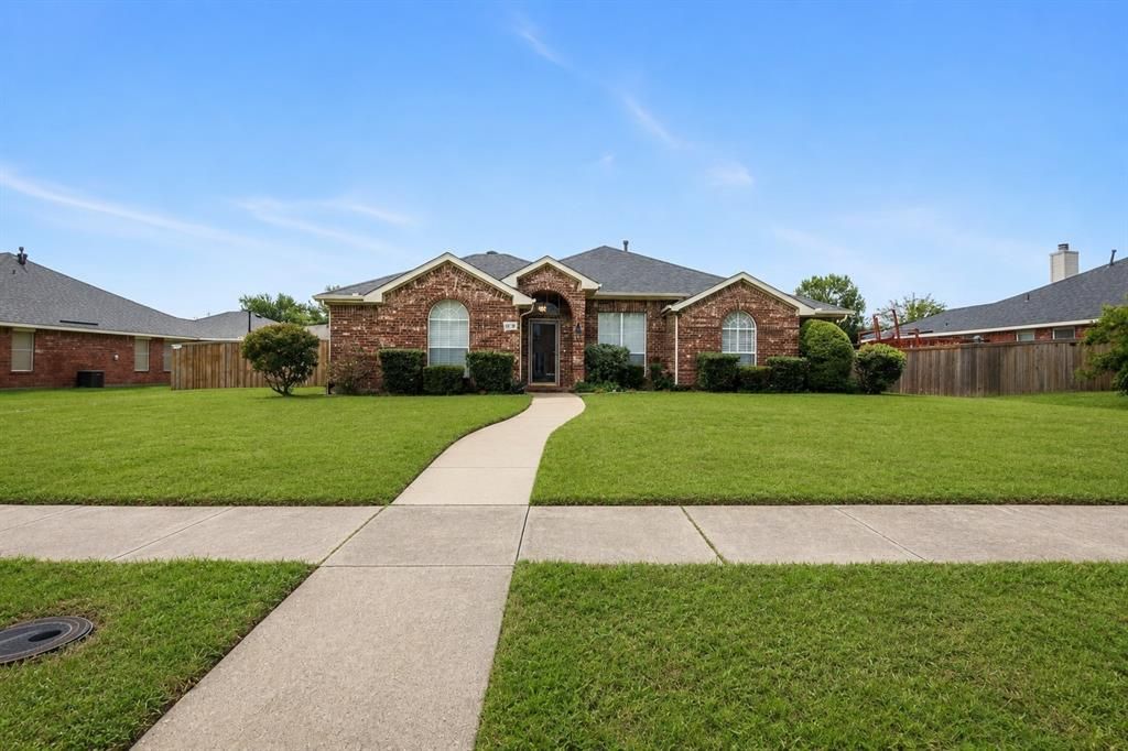 Photo of 2914 Beau Drive, Mesquite, TX 75181 (MLS # 21298296)