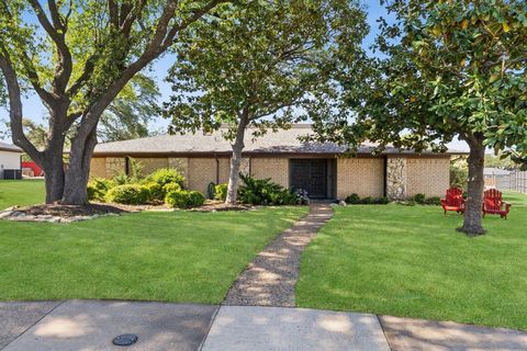 7272 Tangleglen Place Dallas TX 75248