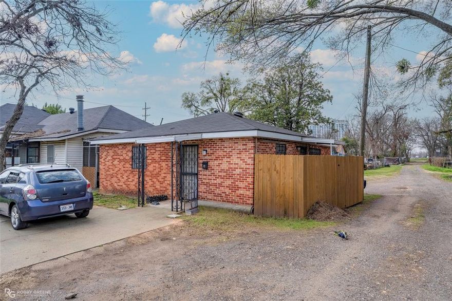 Investor Special in the Heart of Bossier City! Turnkey 1 bedroom, 1 bath investment opportunity located in one of the most high-demand rental corridors of Bossier City, Louisiana. Currently leased at $700 per month, this property offers immediate cash flow potential and a strong addition to any real estate portfolio. Ideally situated near Louisiana Boardwalk, area casino hotels, and Chasing Aces golf facility, this location attracts consistent rental interest from hospitality, gaming, and service industry employees. Convenient access to public transportation, major roadways, shopping, dining, and entertainment makes this an appealing option for long-term tenants. Whether you're a seasoned investor expanding your Bossier City rental portfolio or just getting started in income-producing property, this affordable investment offers steady rental income in a prime entertainment district location. Close to hotels, casinos, golf, dining, and public transit Currently rented at $700 a month Strong rental demand area Opportunities in this price range near the Boardwalk and casino district are limited. Secure your spot in one of Northwest Louisiana’s most active rental markets today.