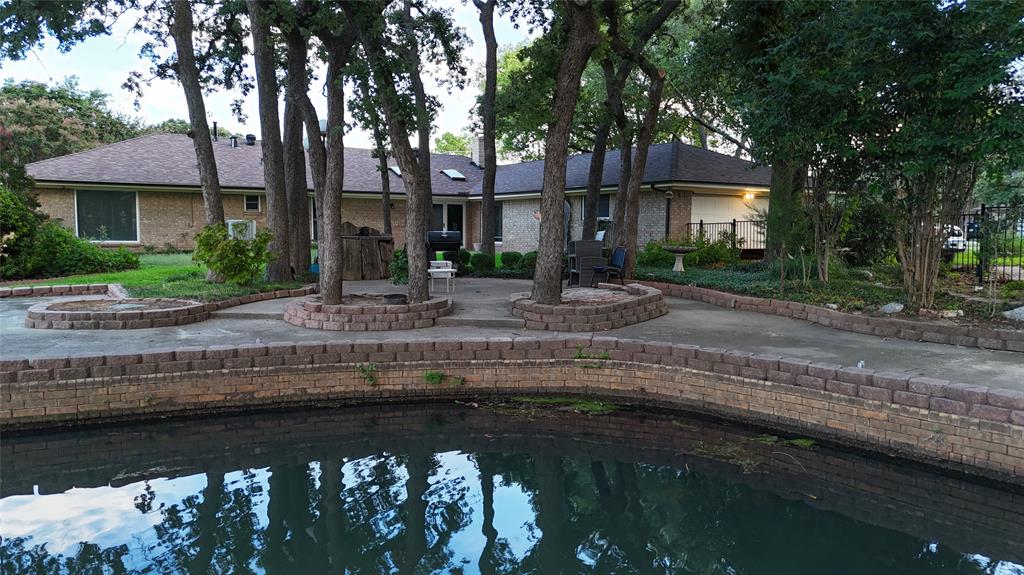 2415 Lakeview Circle