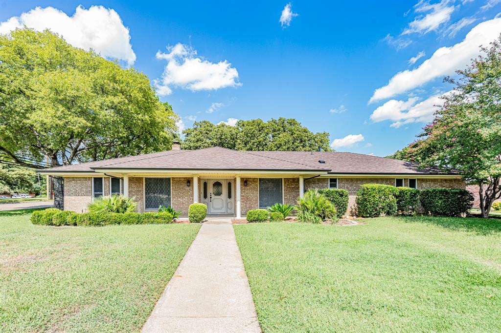 2415 Lakeview Circle