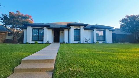 1933 Oakbluff Drive Carrollton TX 75007