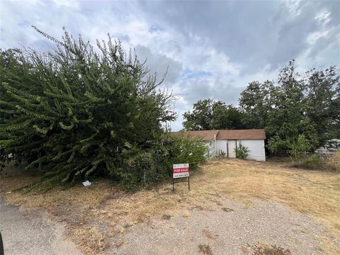716 14th Street Coleman TX 76834