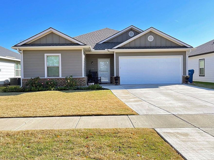 This home offers an open floor plan with a spacious living area. Kitchen has black granite countertops and stainless steel appliances. Windows across the back allow natural morning sunlight to create a bright and airy feel in the living-room, kitchen and dining areas. Large master suit with a subway tiled shower and walk in closet. The house is in excellent condition and move-in-ready. Close to shopping, entertainment and medical. Athens is conveniently located only 75 miles southeast of Dallas.