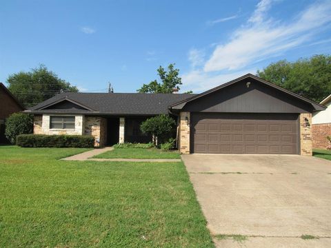 Photo of 2008 Dan Rowe Street, Waco, TX 76704 (MLS # 21083109)