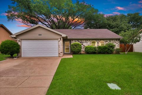 Photo of 2609 N Capistrano Court, Arlington, TX 76015 (MLS # 21254549)