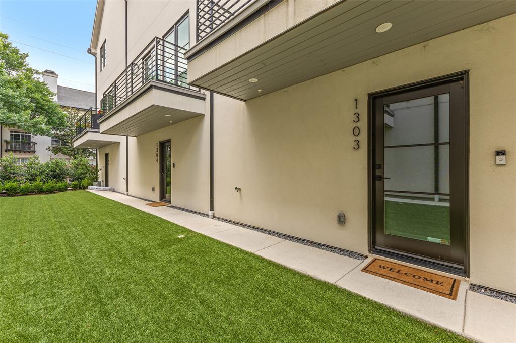 7207 Gaston Avenue 1303