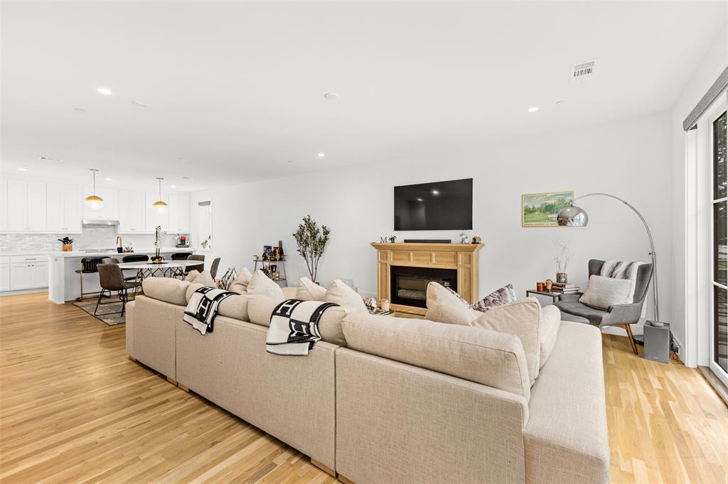 7207 Gaston Avenue 1303