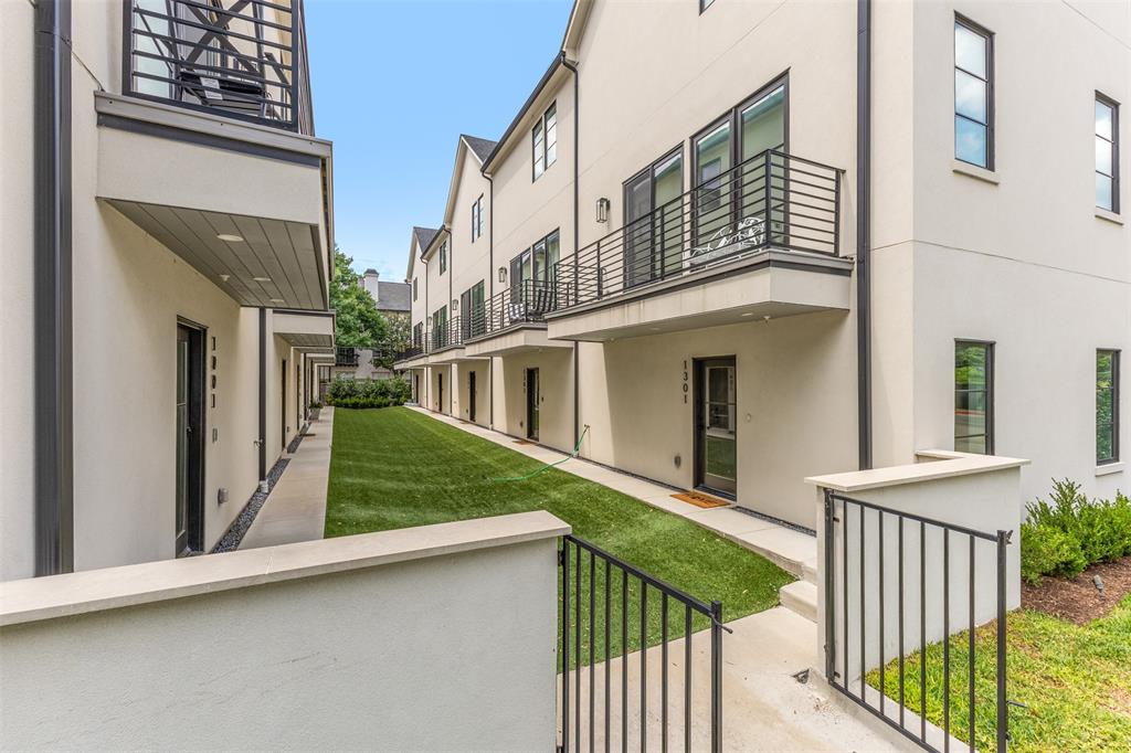 7207 Gaston Avenue 1303