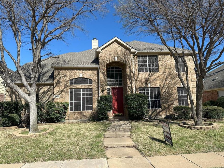 Wonderful property with great open floor plan. High ceiling family opens to island kitchen with new quartz countertop. Brand new updates: quartz kitchen countertop, and bathroom sink countertop; new glass door for mater shower; new paint all the interiors; front door will be painted too; all new toilets; new carpet for all the second floor and stairway, one-year new roof. Big master downstairs. 3 bedrooms, 2 full baths and big game room upstairs. Walking distance to Elementary school and community pool, playground and pond. Close to Coit, Mcdermott and Hwy 121 as well as Stonebriar Mall. Close to Plano headquarter area.