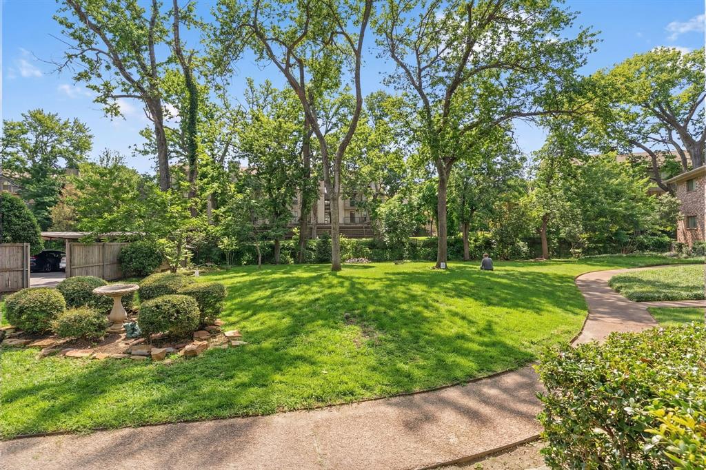 Royal Oaks Condo - Residential