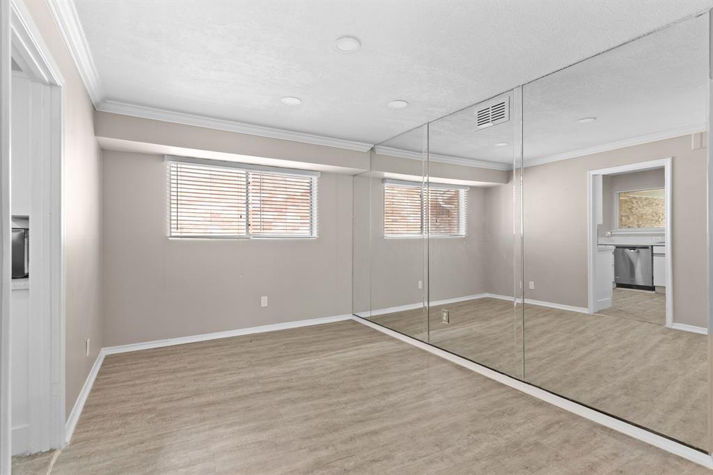 Royal Oaks Condo - Residential