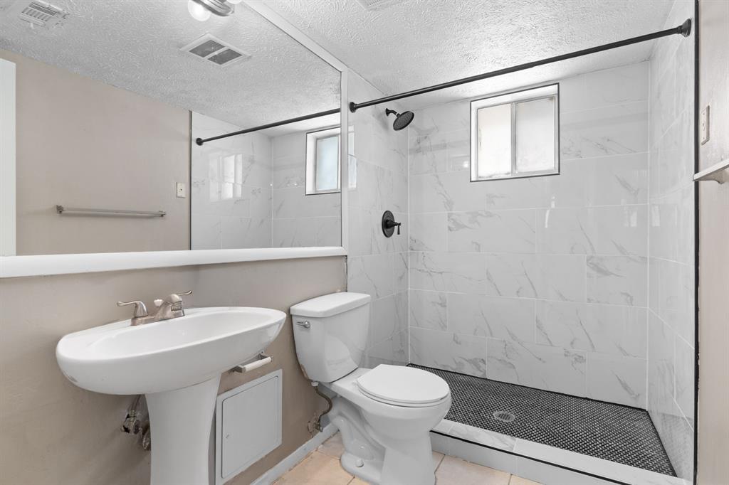 Royal Oaks Condo - Residential