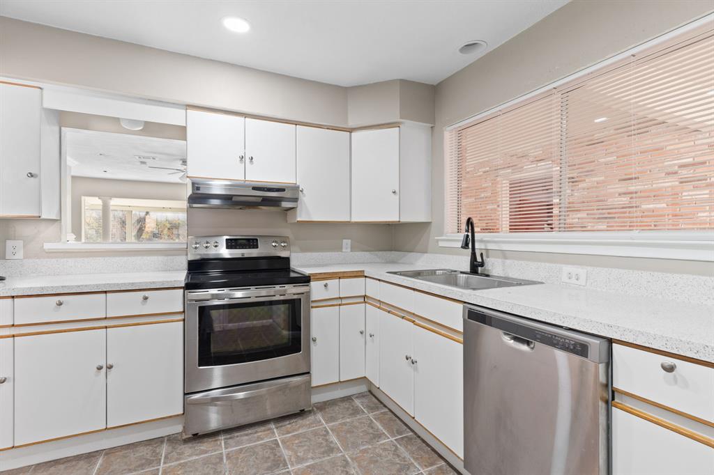 Royal Oaks Condo - Residential