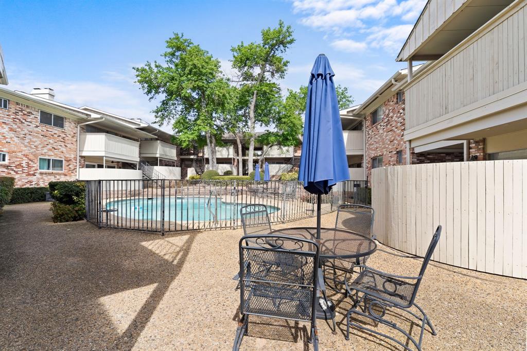 Royal Oaks Condo - Residential