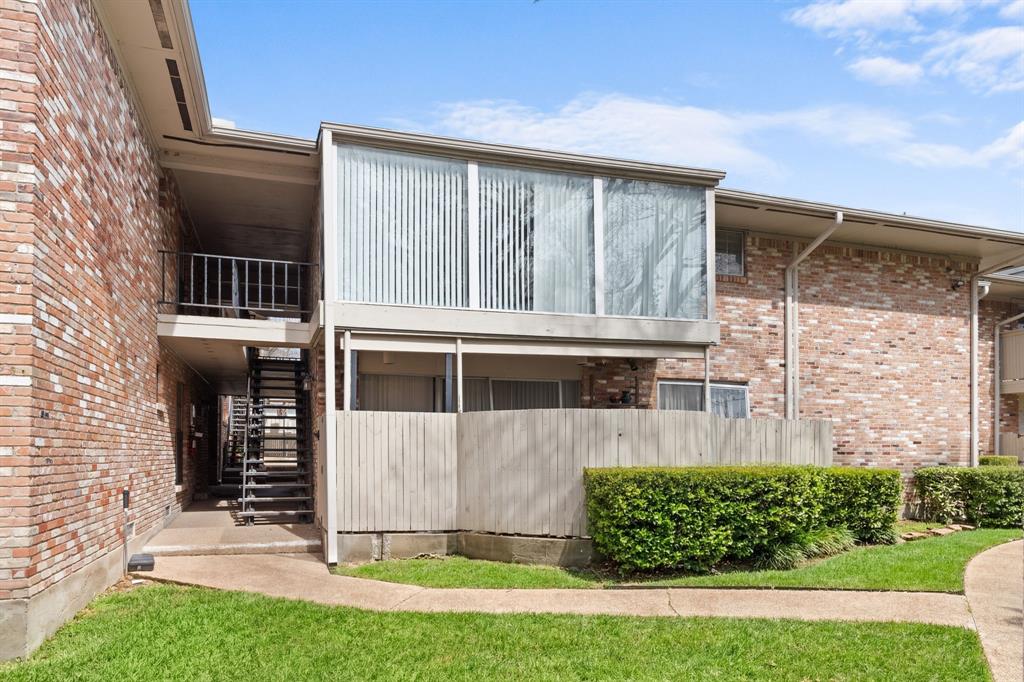 Royal Oaks Condo - Residential