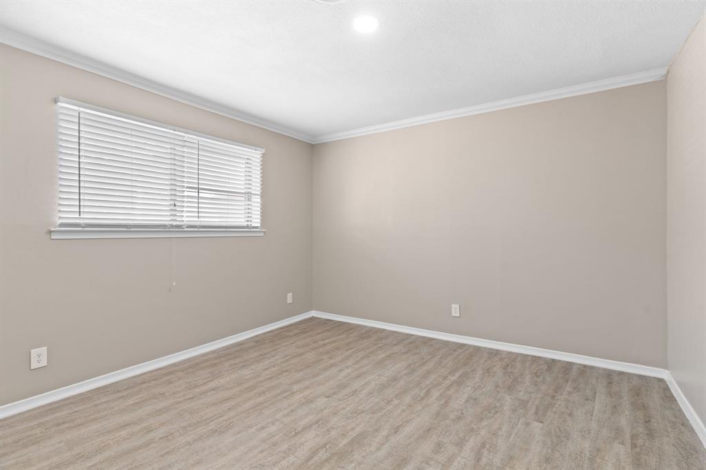 Royal Oaks Condo - Residential