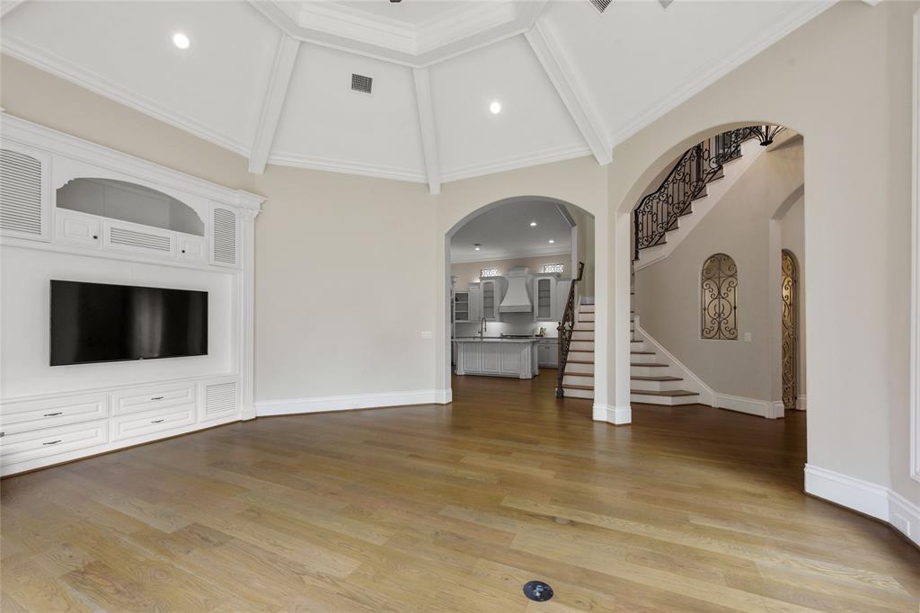 1586 Morris Lane