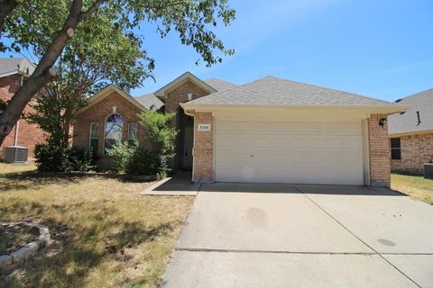 Photo of 5316 Lake Garden Drive, Grand Prairie, TX 75052 (MLS # 21198203)