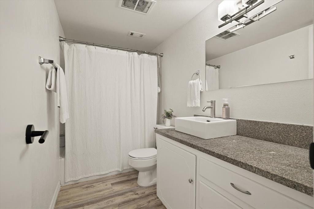 Ridglea Estate Condo - Residential